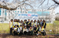 [포토] 북대전세무서, 탄동천 벚꽃축제장…세정 홍보