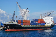 닻 올린 SM상선…해운산업 새길 찾는다