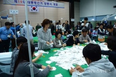 [포토] 강릉 강남체육관 대선 개표 시작