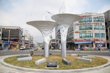 의왕시, 철도특구 상징조형물 레일타워 설치 완료