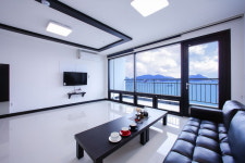 여수 펜션 700,  재단장 연인과 함께 여수 밤바다♬♬