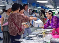 여수수산시장, 화재 아픔 딛고 반년 만에  ‘재개장’
