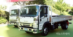 [포토] 큐로모터스, 이스즈 중형 트럭 엘프 출시