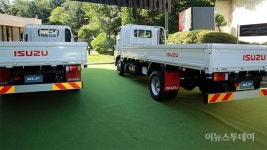 [포토] 큐로모터스, 이스즈 중형 트럭 엘프 출시