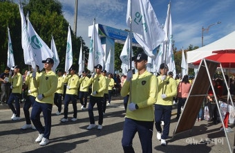 인제 합강문화제 거리퍼레이드…일부주민 “아쉬워”