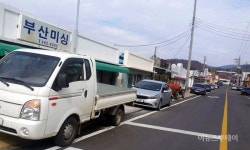 “시골인데 뭐”…인제 서화면 인도는 날마다 주차장