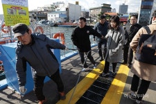 [포토] 19년만에 재탄생한 속초 청호동 갯배