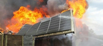태양광판 화재시 물 뿌리면 불 커져…위험 감추는 정부