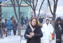 [포토] 퇴근길 눈길 미끄러워요