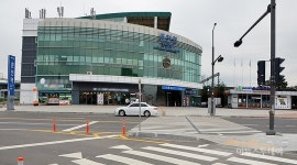 춘천역 광장 앞 대중교통 환승장 분리 설치