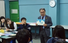 이재정 교육감, 부천 부명고 학생들과 미술 수업