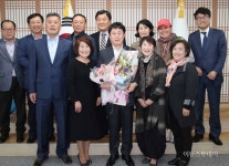 정찬민 용인시장, 평창3리 주민들로부터 감사패 받아