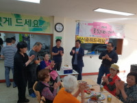 군포시주몽종합사회복지관 독거어르신 위로“꽃길로(老) 걷자!”