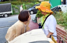 성남시, 폭염 속 폐지 줍는 노인 지원 나서