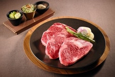 bhc 창고43 “소고기가 주는 확실한 행복 ‘소확행’ 맛보세요”