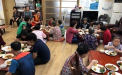 용인시 상현1동, 부녀회서 경로당 어르신에 점심 대접
