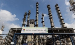 에틸렌 훨훨 나는데…덩치만 키운 롯데케미칼 깜깜