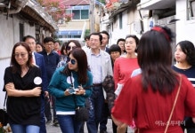 이용섭 광주시장, 관광객들과 시티투어버스 탑승
