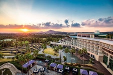 켄싱턴 제주 호텔, 홀리데이 인 제주 패키지 선봬