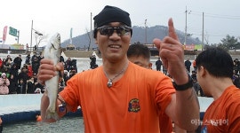 [포토] 나도 화천산천어 잡았다