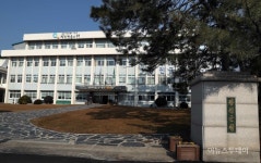 강진아트홀 지역예술 거점 시설 부상