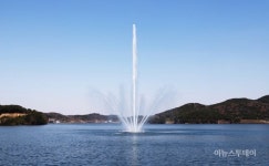 영광 불갑저수지 100m 고사분수 가동 눈길