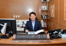 권영진 일일 경북도지사, 도청직원 대상 특강...오만과 편견에서 벗어나야