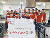 오산노인종합복지관, 어버이날 맞이 꽃보다 아름다워 행사 진행 및 오산세교종합사회복지관 어르신에 특식제공