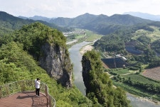 ‘탄성이 절로’…영월의 비경 선돌