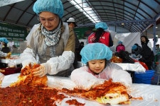 평창 고랭지김장축제 대박 행진…벌써 5만명 돌파