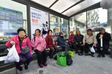 정선군, 버스 승강장 15곳에 온열의자 설치