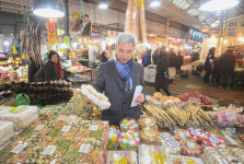 오산시 곽상욱시장, 오색시장 지역경제 활성화 위해 설맞이 장보기