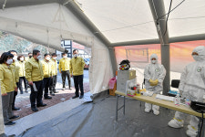 정선군의회, 보건소 선별진료소 격려 방문