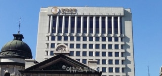 한국은행, 금융안정 100조 파격책에도 뒷짐