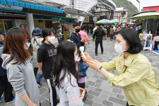 황금연휴 관광객 북적…정선군, 전통시장‧관광지 집중 방역