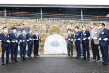 선진 말산업 육성·조련의 요람 장수목장 실내언덕주로 개장식 열려