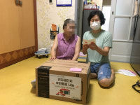 군포시 늘푸른노인복지관, 해피빈 모금을 통해 취약노인에게 전자레인지 전달