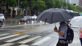 [포토] 지나간 태풍 '마이삭'…비는 오후까지 계속