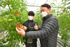 권준학 농협은행장, 취임 후 첫 행보로 충남 아산 청년 스마트팜 방문