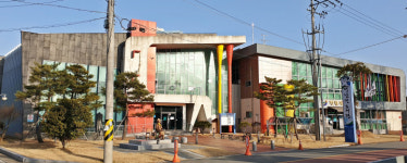 장흥군, 정남진도서관 책 소독기 비치 등 코로나19 방역 철저