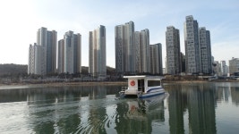 수원시, 광교호수공원 호수에 태양광동력 관리선 운행