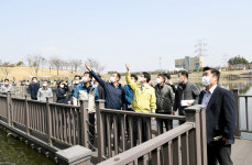최종환 파주시장, 운정호수공원 내 친수공간 조성 현장방문