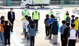 조석환 의장, 수원 세류초 찾아가는 자전거 안전교육 참여