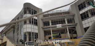 백운호수 롯데쇼핑몰 추락방지 안전난간대 없이 공사강행