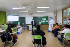 코로나19 속 교육 사각지대, 국회 선생님들이 찾아간다
