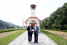 홍천군, 무궁화수목원 건설업체에 유공자 감사패