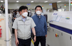 김영록 전남지사, 스마트공장 구축 모범기업 살펴