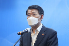 은성수 금융위원장 민간 스스로 과잉부채 문제 점검해야