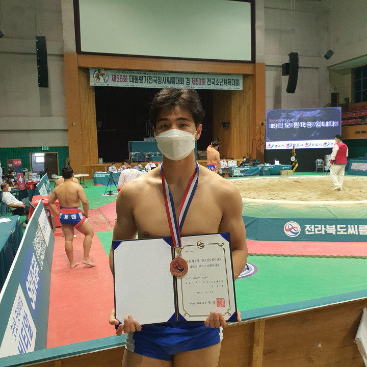 경북 상주 중학교 씨름 감독, 학생 폭행 사건에 대한 대응 논란 고조