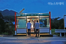 고성군, 군민 안전 지키는 버스승강장 태양광 조명 대폭 확대 설치